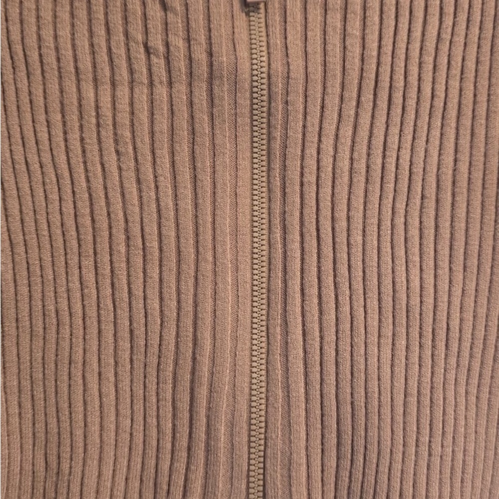 Stylish Ribbed Zip-Up Crop Top - Picture 7 of 14